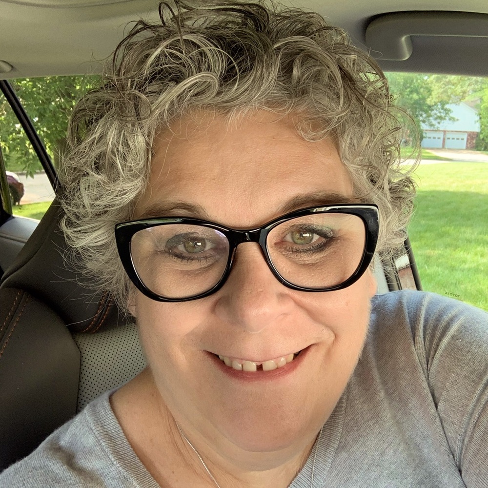Meet your Posher, Stephanie